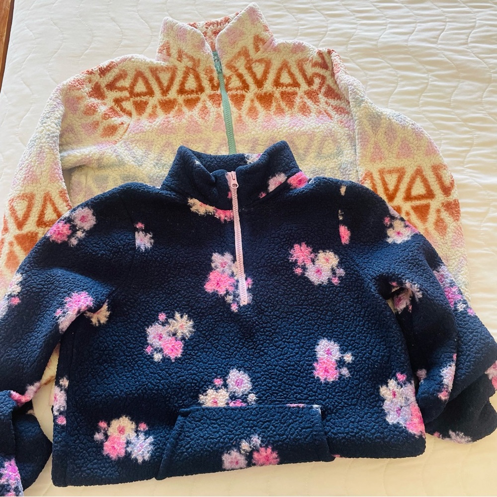(2) Cat & Jack Geometric fleece Jackets